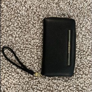Steve Madden black wristlet